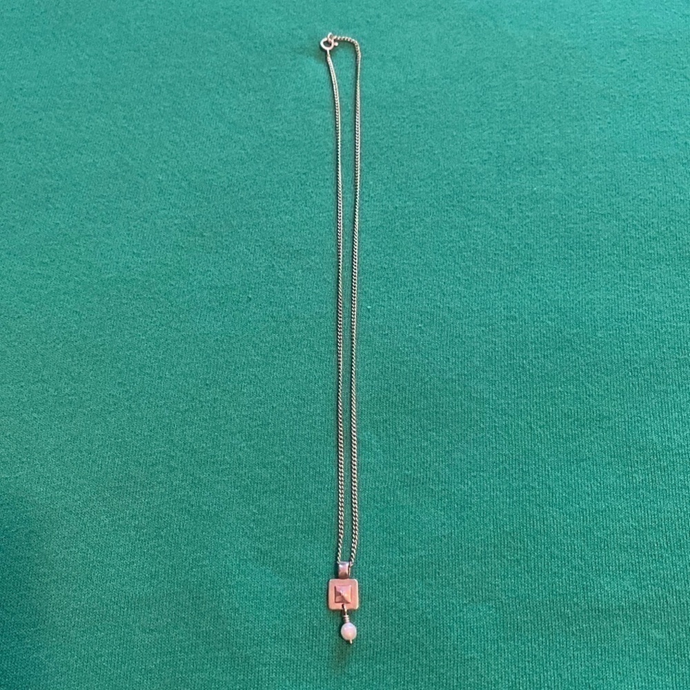 Small pendant necklace
